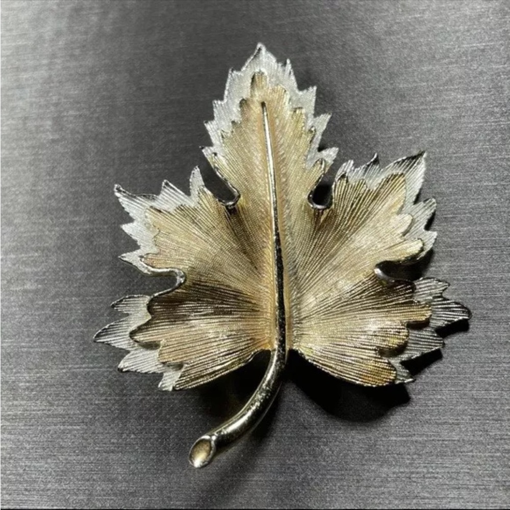 Sarah Coventry Two Tone Maple Leaf Brooch Silver And Gold Vintage Nature Forest